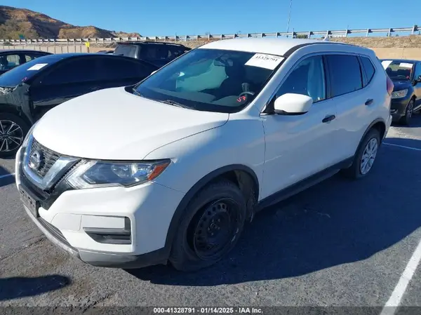 JN8AT2MV8HW013606 2017 NISSAN ROGUE - Image 2