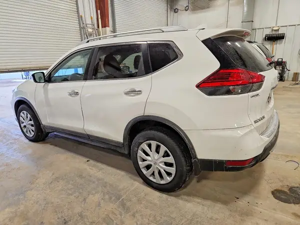 JN8AT2MV8HW015730 2017 NISSAN ROGUE - Image 2