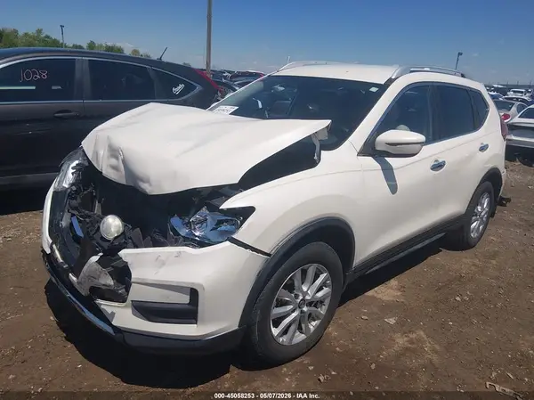 JN8AT2MV8HW016067 2017 NISSAN ROGUE - Image 2