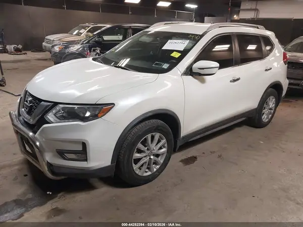 JN8AT2MV8HW018188 2017 NISSAN ROGUE - Image 2