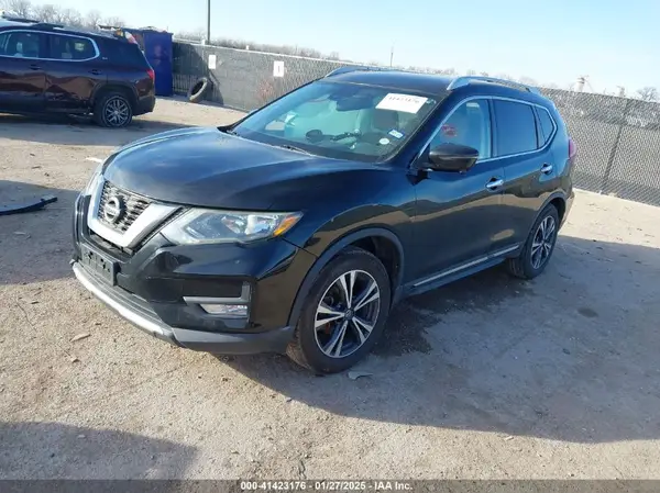 JN8AT2MV8HW018837 2017 NISSAN ROGUE - Image 2