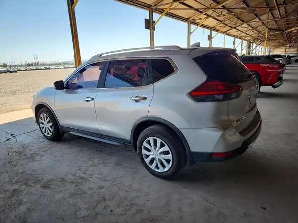 JN8AT2MV8HW019986 2017 NISSAN ROGUE - Image 2