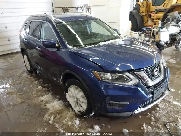 JN8AT2MV8HW021351 2017 NISSAN ROGUE - Image 1