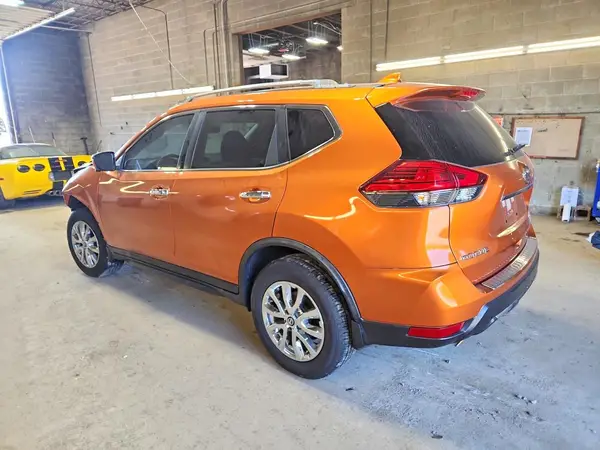 JN8AT2MV8HW024427 2017 NISSAN ROGUE - Image 2