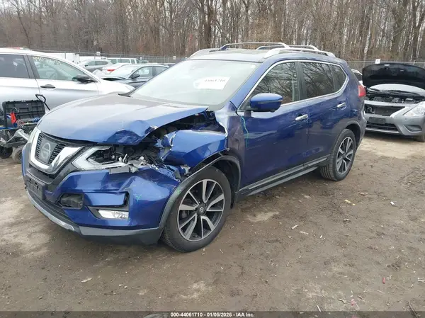 JN8AT2MV8HW025884 2017 NISSAN ROGUE - Image 2