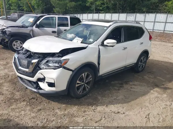 JN8AT2MV8HW250080 2017 NISSAN ROGUE - Image 2