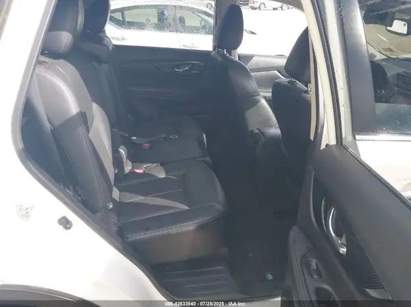 JN8AT2MV8HW250080 2017 NISSAN ROGUE - Image 8