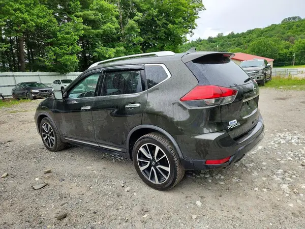 JN8AT2MV8HW250175 2017 NISSAN ROGUE - Image 2