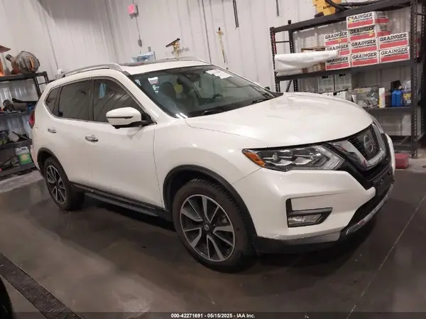 JN8AT2MV8HW256848 2017 NISSAN ROGUE - Image 1