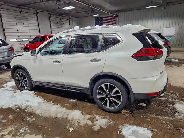 JN8AT2MV8HW259815 2017 NISSAN ROGUE - Image 2