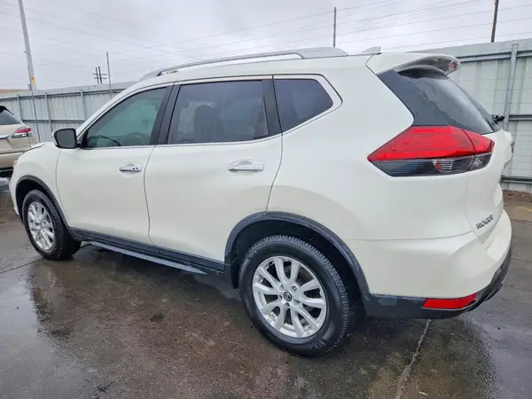 JN8AT2MV8HW261130 2017 NISSAN ROGUE - Image 2