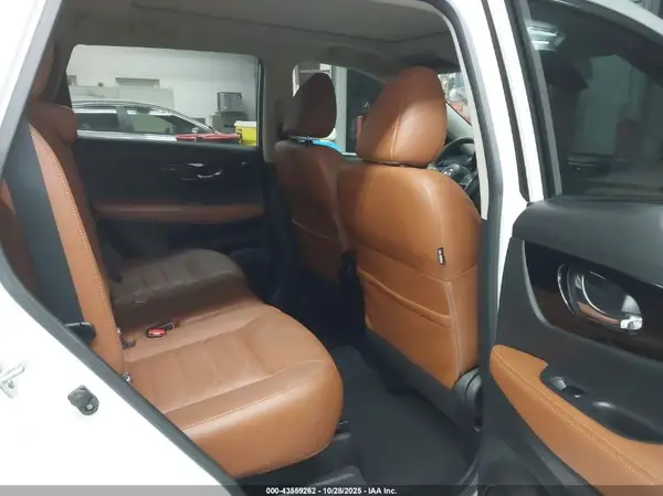 JN8AT2MV8HW270104 2017 NISSAN ROGUE - Image 8