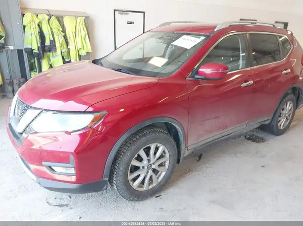 JN8AT2MV8HW270684 2017 NISSAN ROGUE - Image 2
