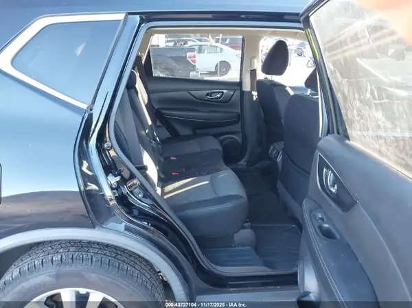 JN8AT2MV8HW270930 2017 NISSAN ROGUE - Image 8