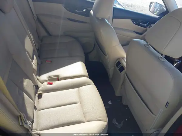 JN8AT2MV8HW272063 2017 NISSAN ROGUE - Image 8