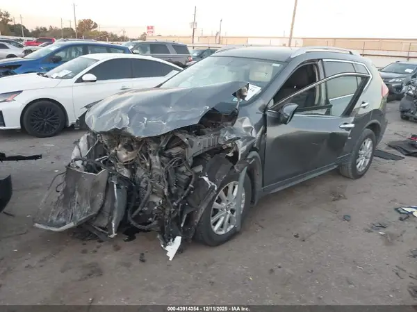 JN8AT2MV8HW272306 2017 NISSAN ROGUE - Image 2