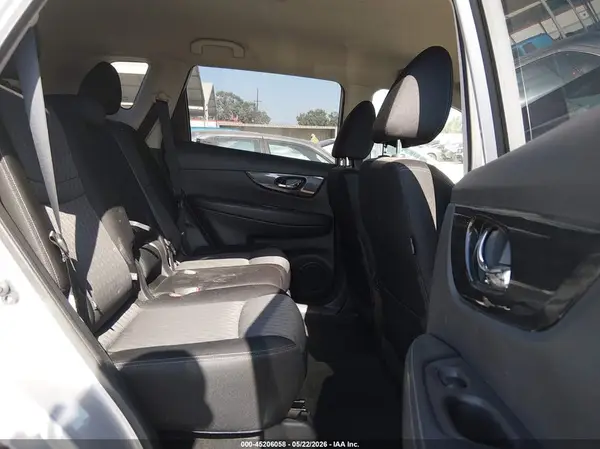 JN8AT2MV8HW277604 2017 NISSAN ROGUE - Image 8
