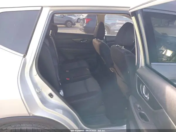 JN8AT2MV8HW277702 2017 NISSAN ROGUE - Image 8