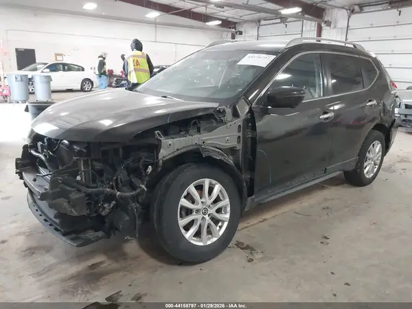 JN8AT2MV8HW277926 2017 NISSAN ROGUE - Image 2
