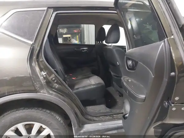 JN8AT2MV8HW277926 2017 NISSAN ROGUE - Image 8