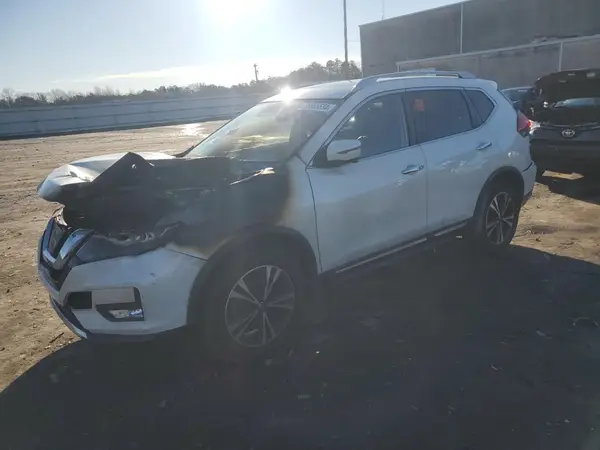 JN8AT2MV8HW279966 2017 NISSAN ROGUE - Image 1