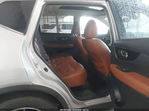 JN8AT2MV8HW280213 2017 NISSAN ROGUE - Image 8