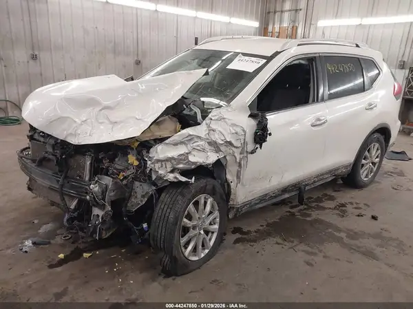 JN8AT2MV8HW280244 2017 NISSAN ROGUE - Image 2