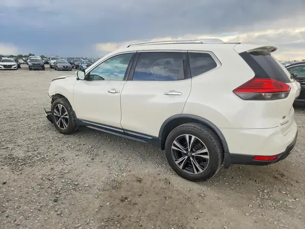 JN8AT2MV8HW280888 2017 NISSAN ROGUE - Image 2