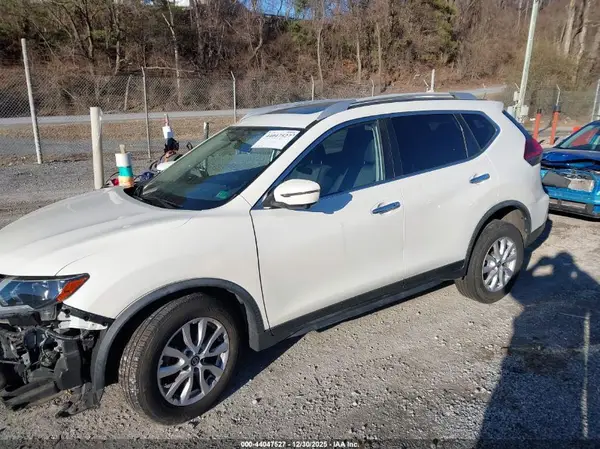 JN8AT2MV8JW302653 2018 NISSAN ROGUE - Image 2
