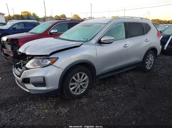 JN8AT2MV8JW303477 2018 NISSAN ROGUE - Image 2