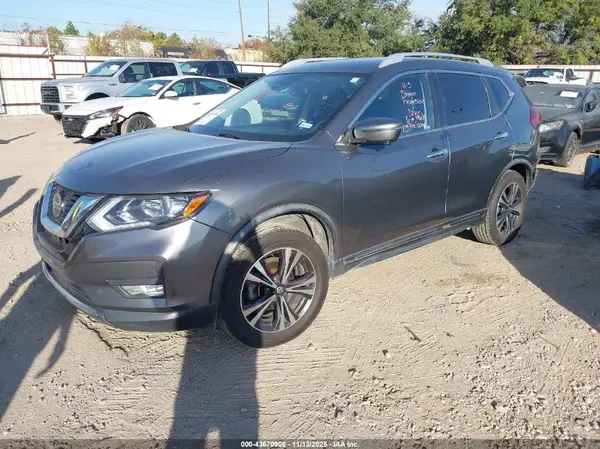 JN8AT2MV8JW303978 2018 NISSAN ROGUE - Image 2