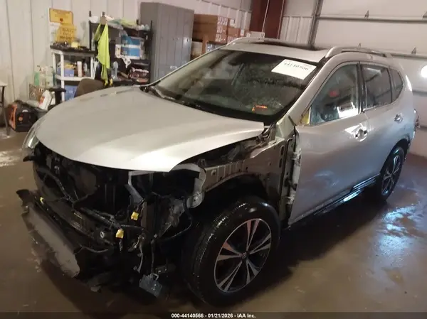 JN8AT2MV8JW304709 2018 NISSAN ROGUE - Image 2