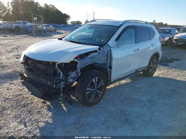 JN8AT2MV8JW305763 2018 NISSAN ROGUE - Image 2