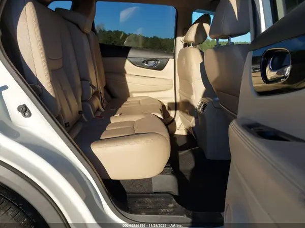 JN8AT2MV8JW305763 2018 NISSAN ROGUE - Image 8