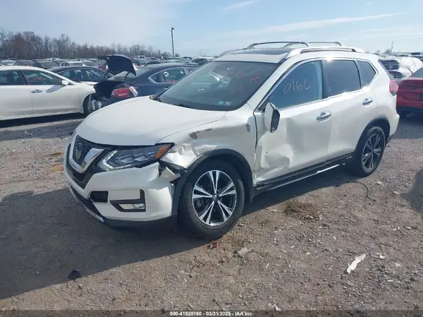 JN8AT2MV8JW307299 2018 NISSAN ROGUE - Image 2