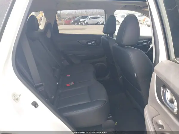 JN8AT2MV8JW307299 2018 NISSAN ROGUE - Image 8