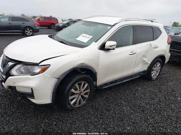 JN8AT2MV8JW307528 2018 NISSAN ROGUE - Image 2
