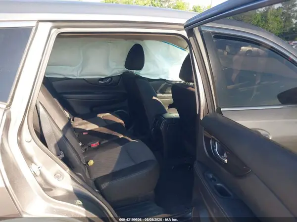 JN8AT2MV8JW307772 2018 NISSAN ROGUE - Image 8