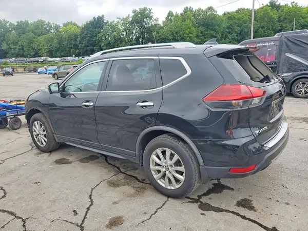 JN8AT2MV8JW308470 2018 NISSAN ROGUE - Image 2