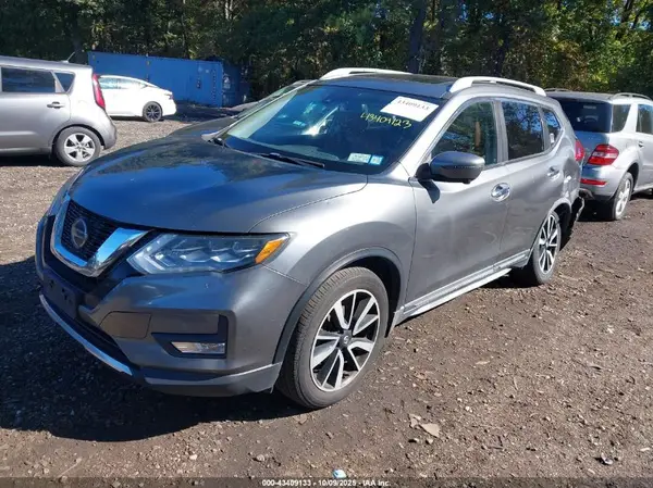 JN8AT2MV8JW310588 2018 NISSAN ROGUE - Image 2