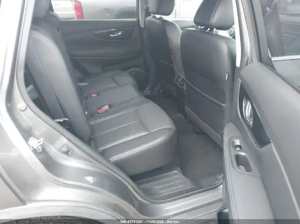 JN8AT2MV8JW315922 2018 NISSAN ROGUE - Image 8