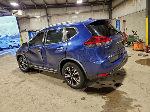 JN8AT2MV8JW316326 2018 NISSAN ROGUE - Image 2