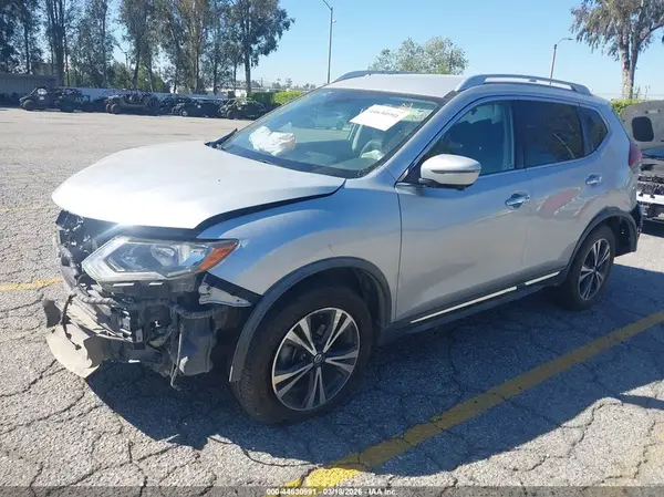 JN8AT2MV8JW319646 2018 NISSAN ROGUE - Image 2