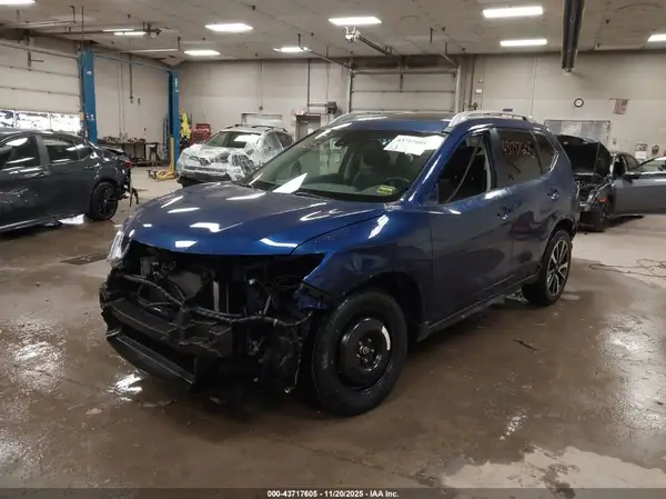 JN8AT2MV8JW320084 2018 NISSAN ROGUE - Image 2