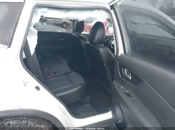 JN8AT2MV8JW320439 2018 NISSAN ROGUE - Image 8