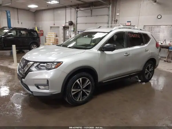 JN8AT2MV8JW321414 2018 NISSAN ROGUE - Image 2