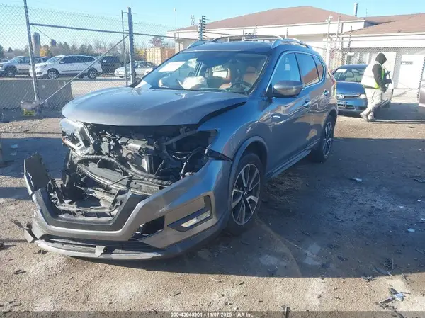 JN8AT2MV8JW324782 2018 NISSAN ROGUE - Image 2