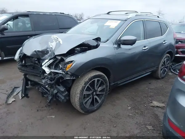 JN8AT2MV8JW326015 2018 NISSAN ROGUE - Image 2