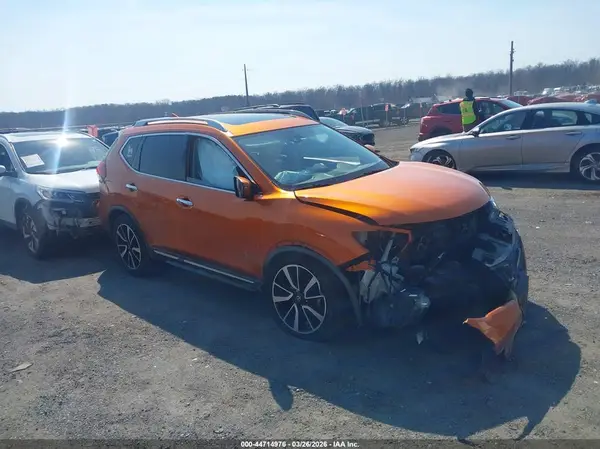 JN8AT2MV8JW351318 2018 NISSAN ROGUE - Image 1