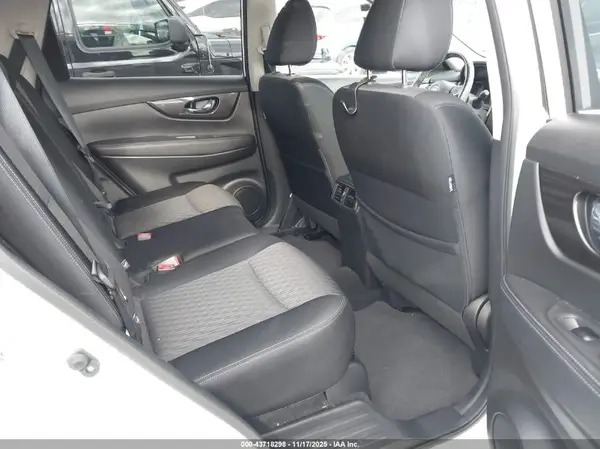 JN8AT2MV8JW354011 2018 NISSAN ROGUE - Image 8